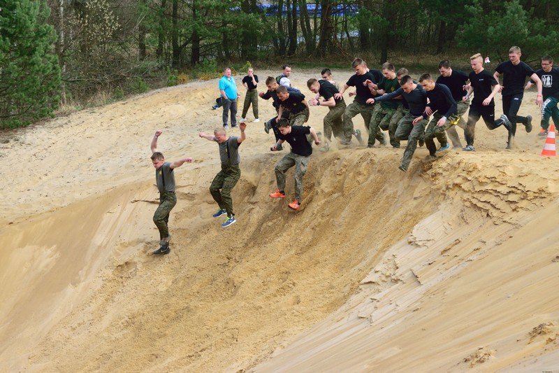 Zdjęcie z poprzednich edycji Ogólnopolskiego  Turnieju Klas o Profilu Mundurowym 6