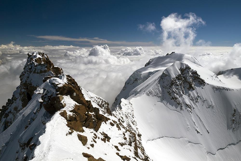 Szwajcarski Dufourspitze i włoska Punta Gnifetti - fot. Krzysztof Jankowski